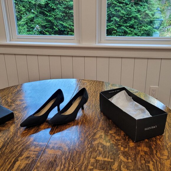Like New Ellen Tracy Women's Black Low Heels Pumps shoes. Size 7. - Picture 5 of 9